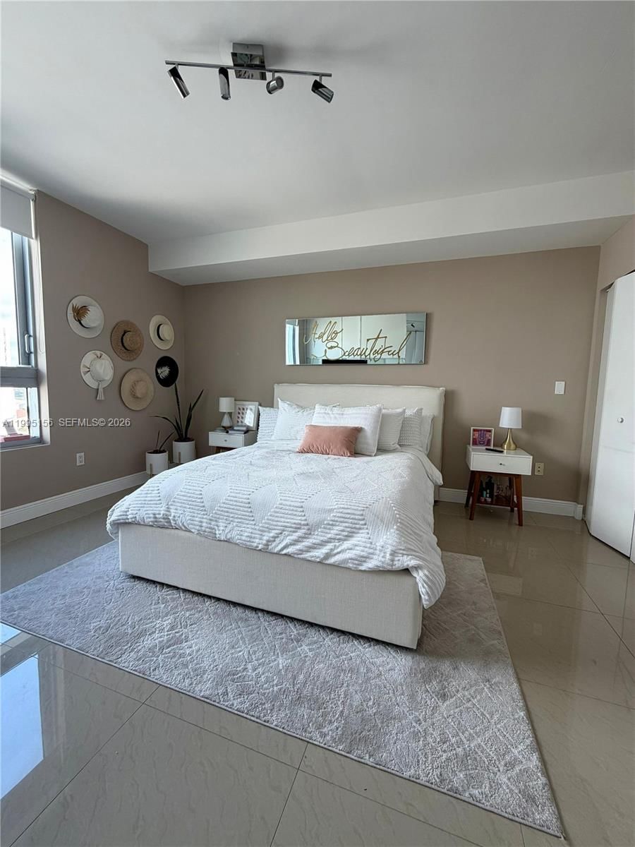 Real estate property located at 90 3RD STREET #2112, Miami-dade, The Ivy Condo, Miami, FL