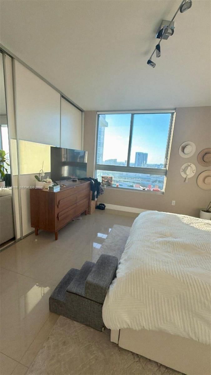 Real estate property located at 90 3RD STREET #2112, Miami-dade, The Ivy Condo, Miami, FL