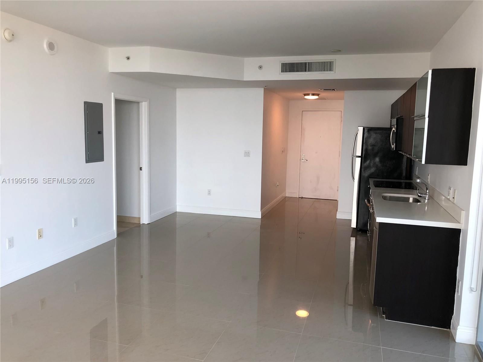 Real estate property located at 90 3RD STREET #2112, Miami-dade, The Ivy Condo, Miami, FL