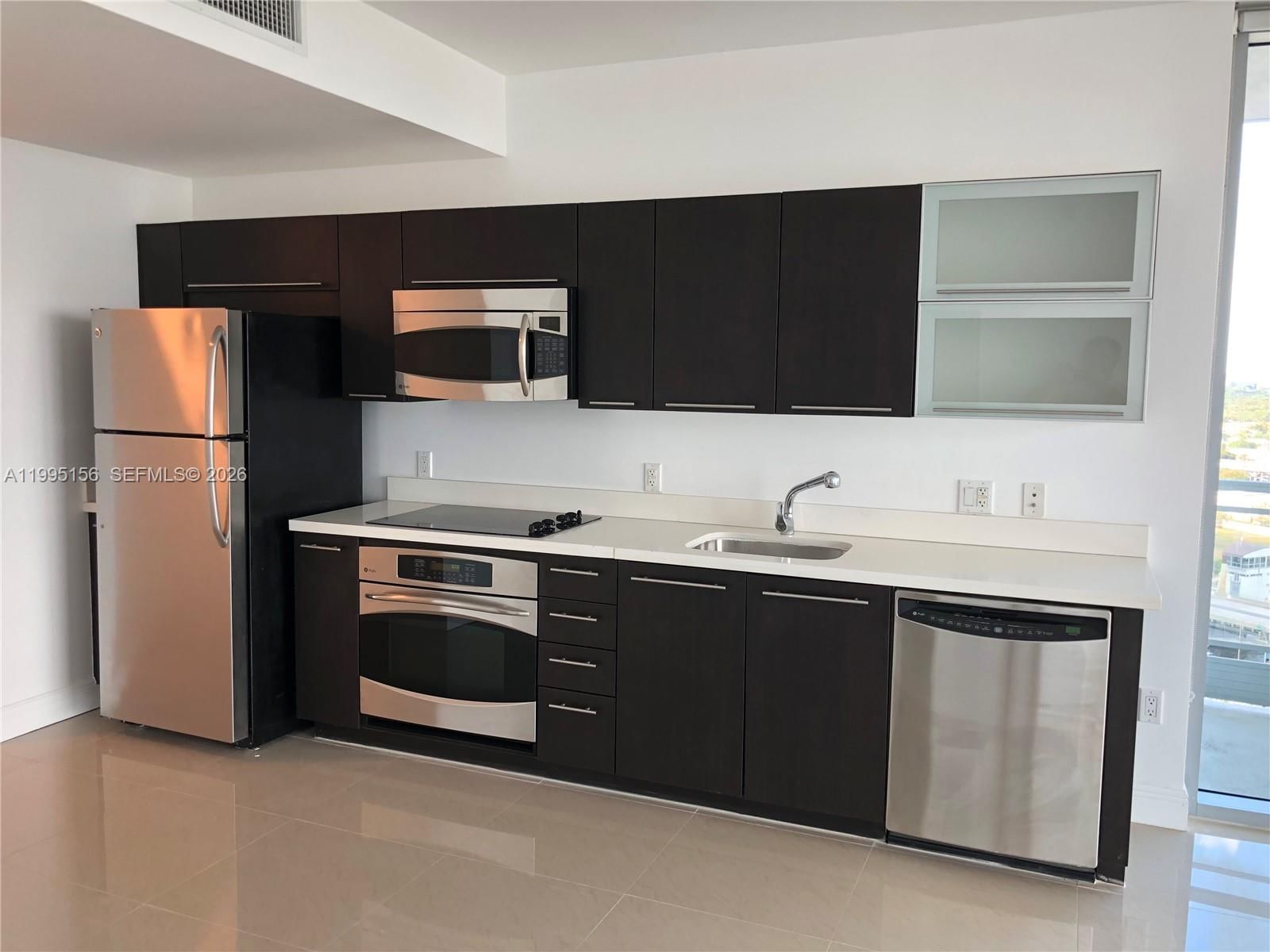 Real estate property located at 90 3RD STREET #2112, Miami-dade, The Ivy Condo, Miami, FL