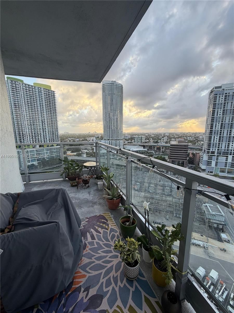 Real estate property located at 90 3RD STREET #2112, Miami-dade, The Ivy Condo, Miami, FL