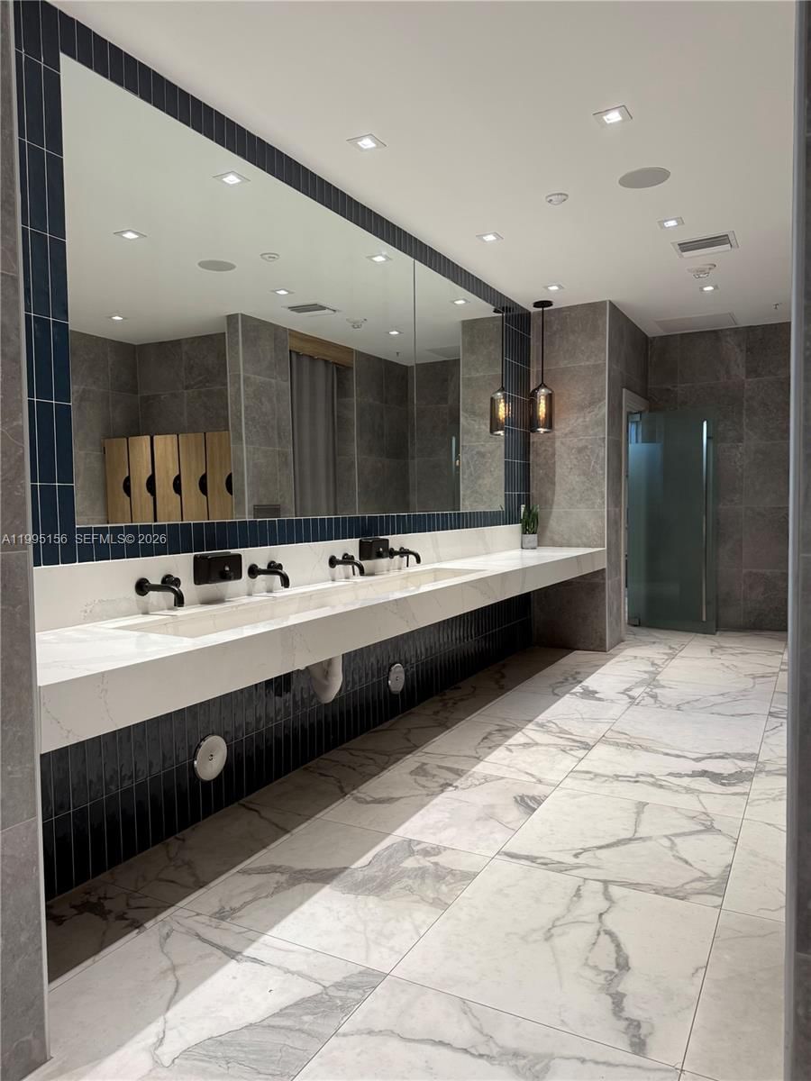 Real estate property located at 90 3RD STREET #2112, Miami-dade, The Ivy Condo, Miami, FL