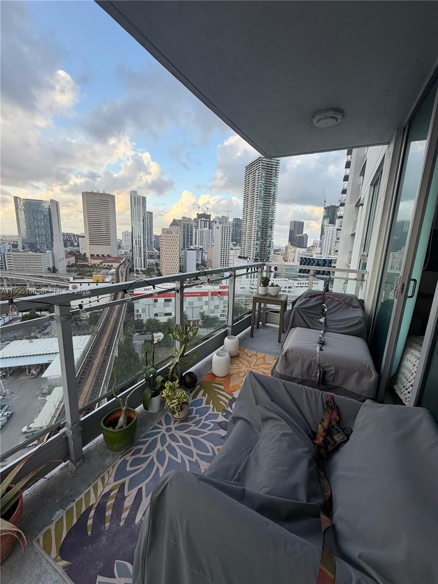 Real estate property located at 90 3RD STREET #2112, Miami-dade, The Ivy Condo, Miami, FL