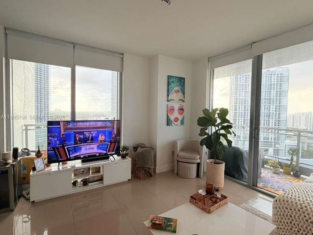 Real estate property located at 90 3RD STREET #2112, Miami-dade, The Ivy Condo, Miami, FL