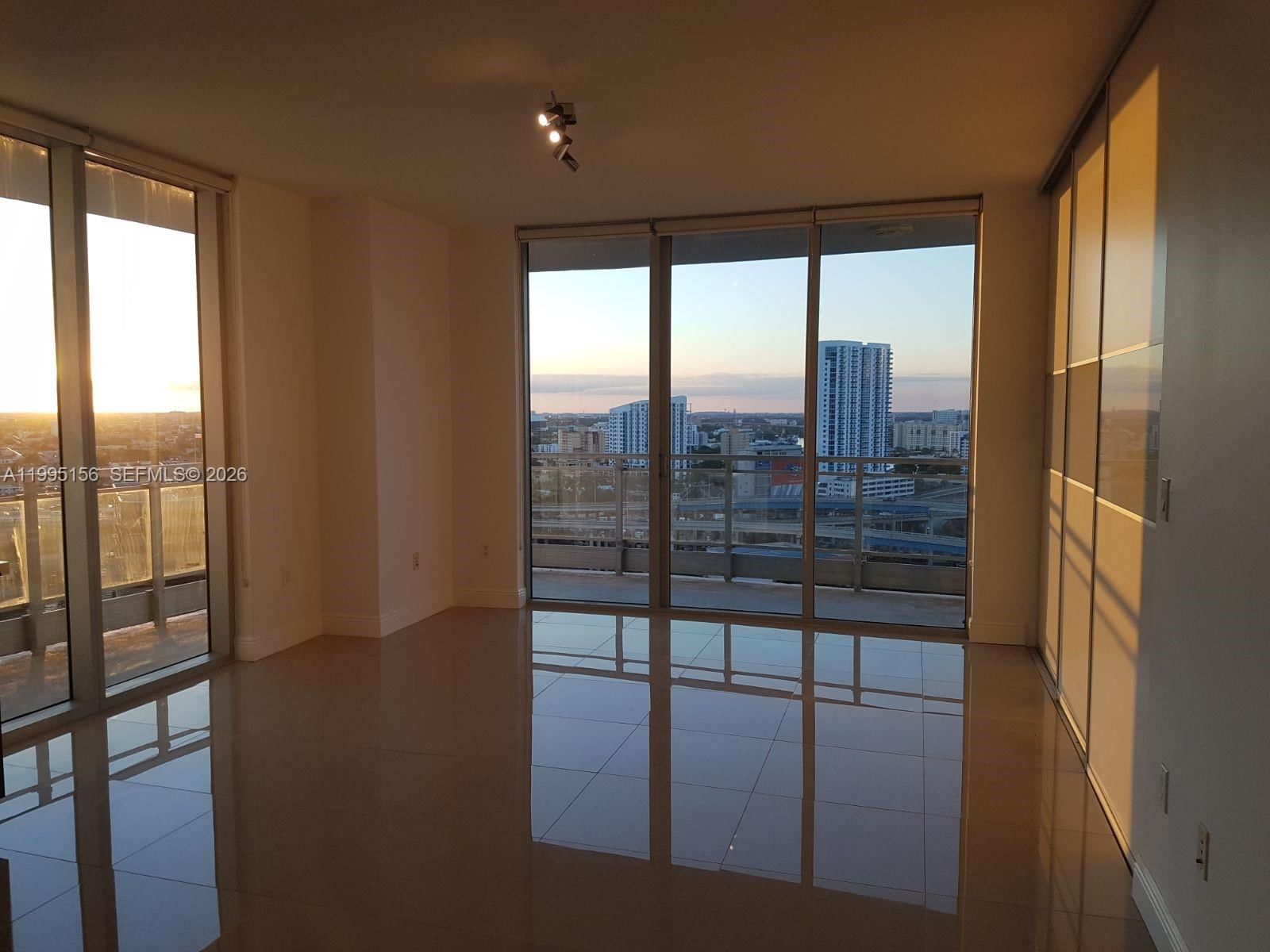 Real estate property located at 90 3RD STREET #2112, Miami-dade, The Ivy Condo, Miami, FL