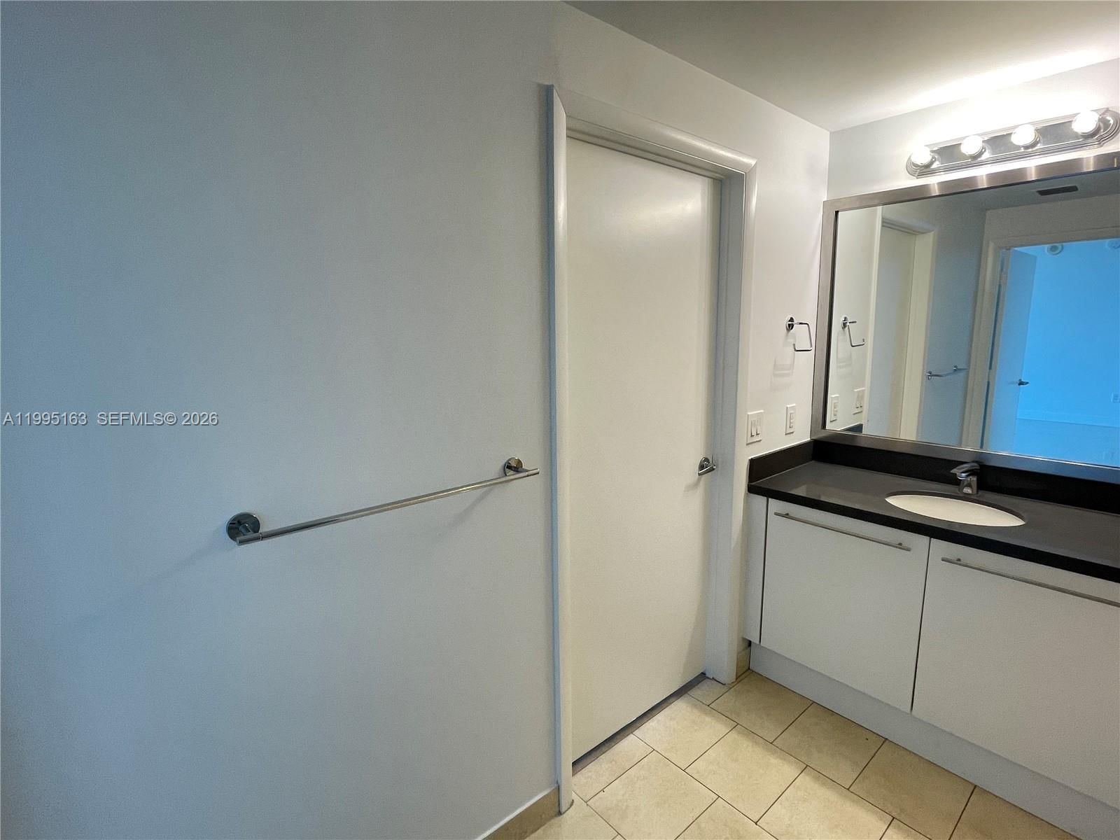 Real estate property located at 90 3RD STREET #1809, Miami-dade, The Ivy Condo, Miami, FL