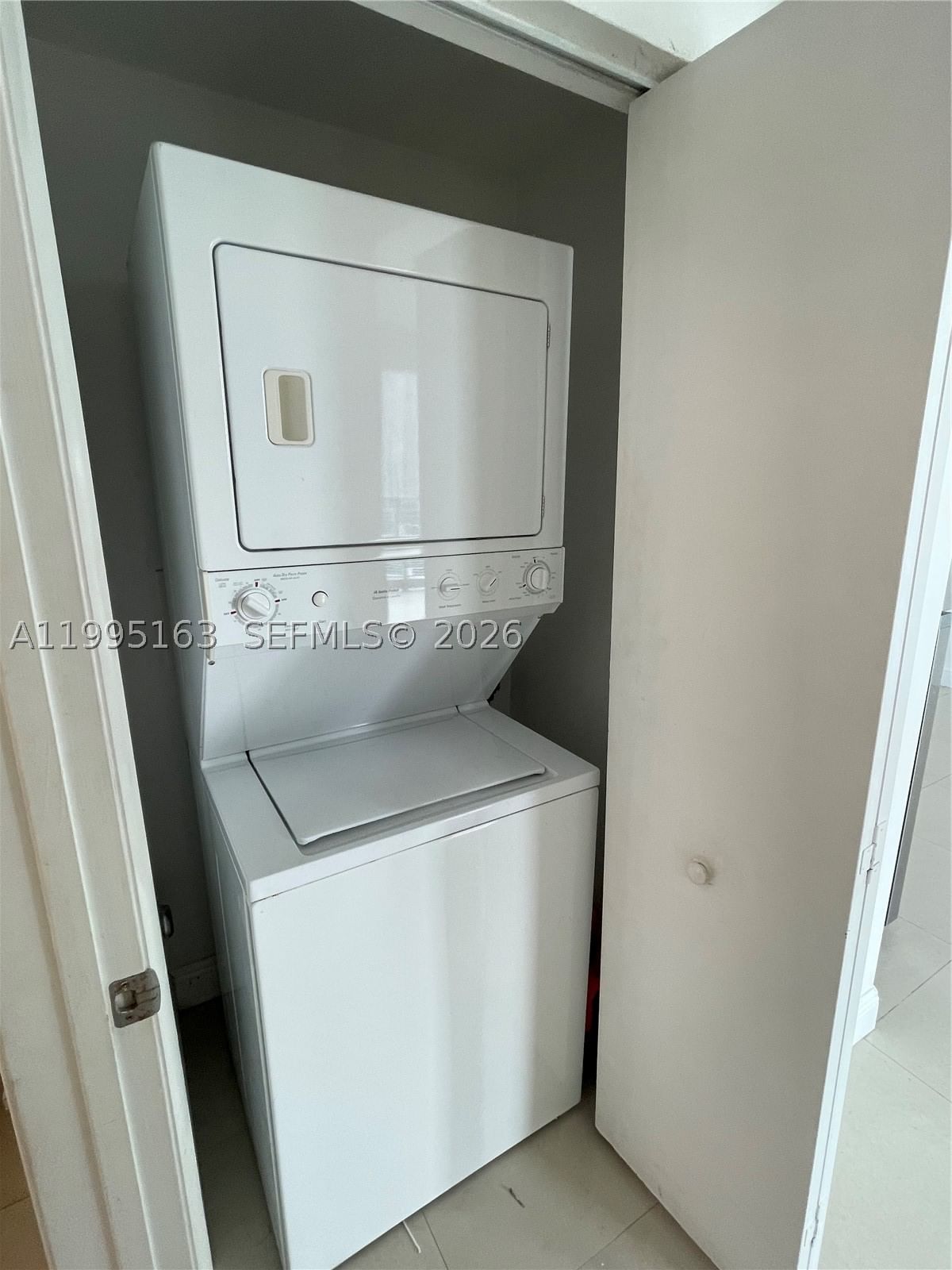 Real estate property located at 90 3RD STREET #1809, Miami-dade, The Ivy Condo, Miami, FL