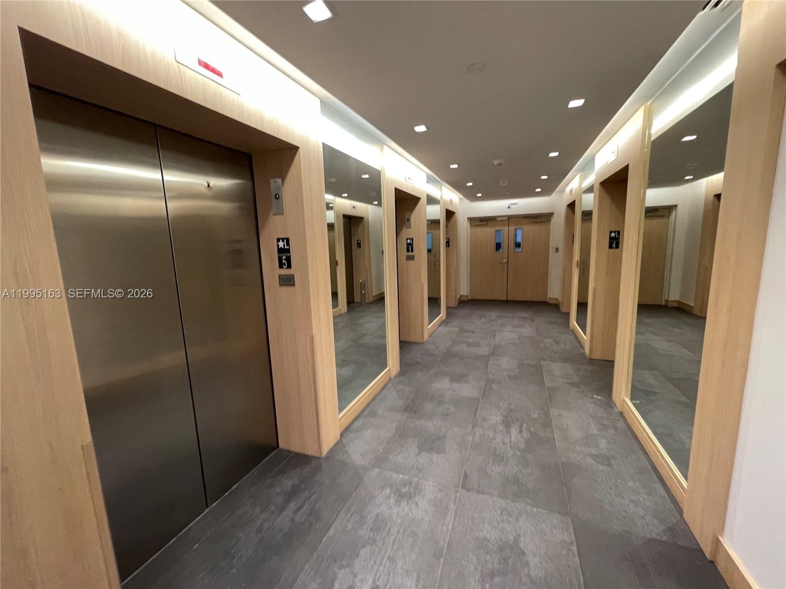 Real estate property located at 90 3RD STREET #1809, Miami-dade, The Ivy Condo, Miami, FL