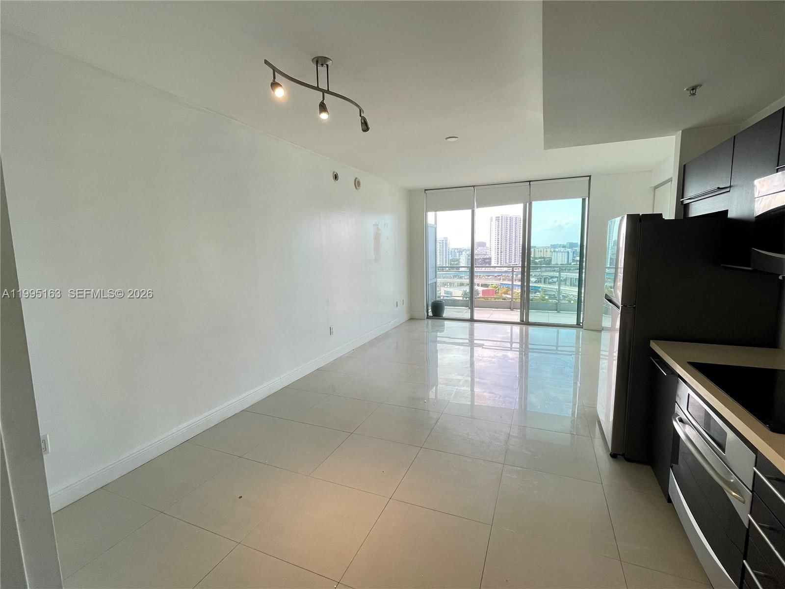 Real estate property located at 90 3RD STREET #1809, Miami-dade, The Ivy Condo, Miami, FL