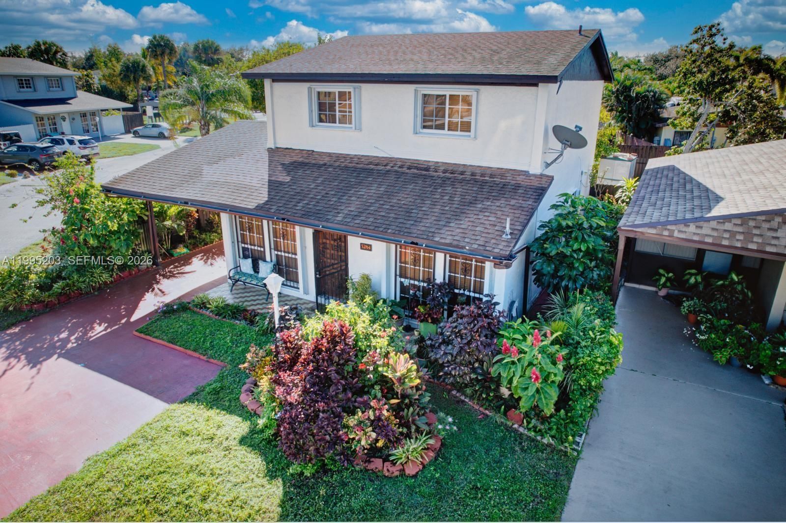 Real estate property located at 5284 193rd Ln, Miami-dade, Lakes Of Acadia Unit 4 Th, Miami Gardens, FL