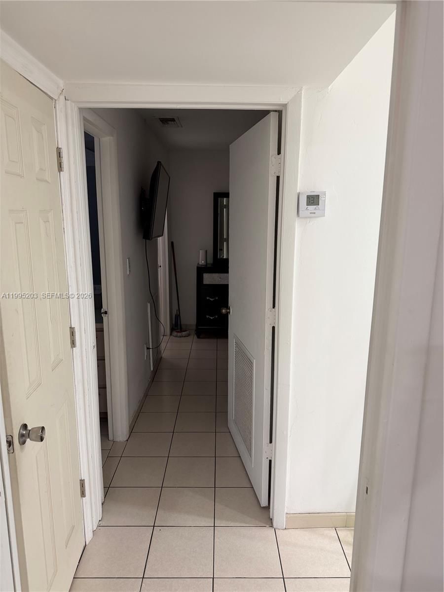 Real estate property located at 5284 193rd Ln, Miami-dade, Lakes Of Acadia Unit 4 Th, Miami Gardens, FL