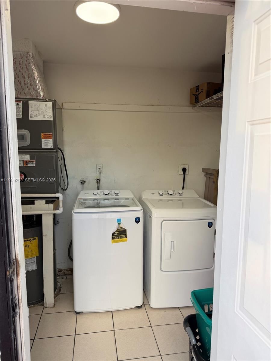 Real estate property located at 5284 193rd Ln, Miami-dade, Lakes Of Acadia Unit 4 Th, Miami Gardens, FL