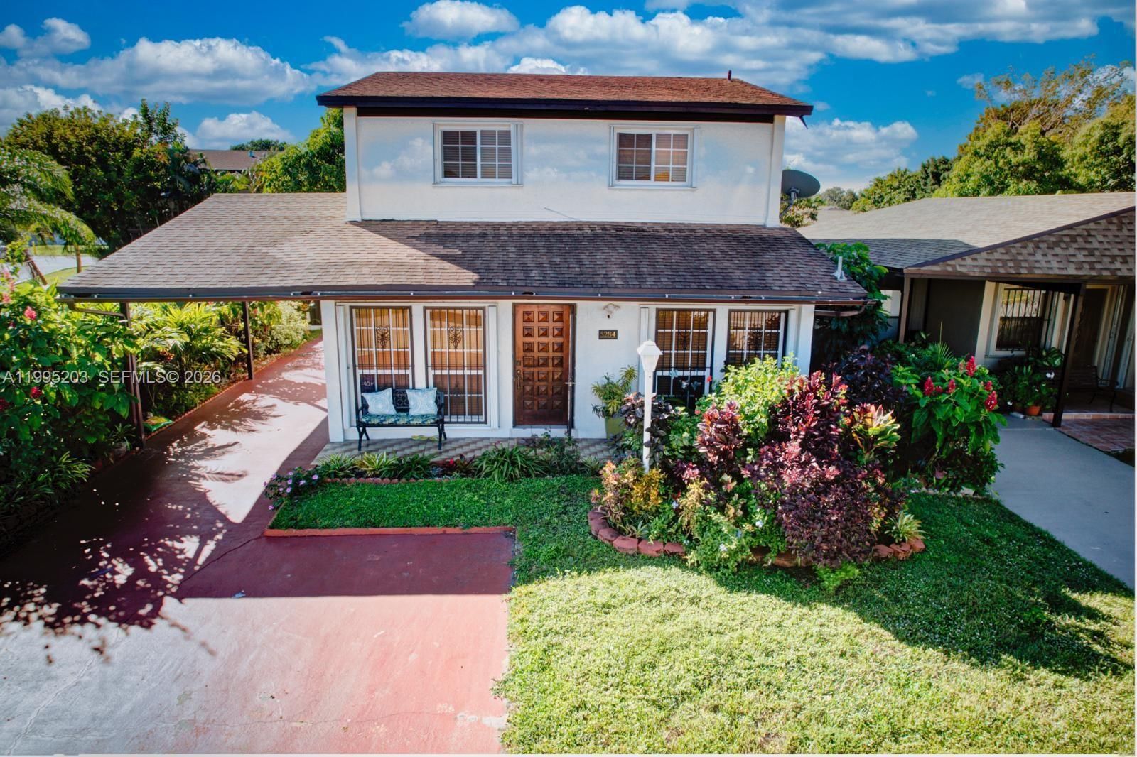 Real estate property located at 5284 193rd Ln, Miami-dade, Lakes Of Acadia Unit 4 Th, Miami Gardens, FL