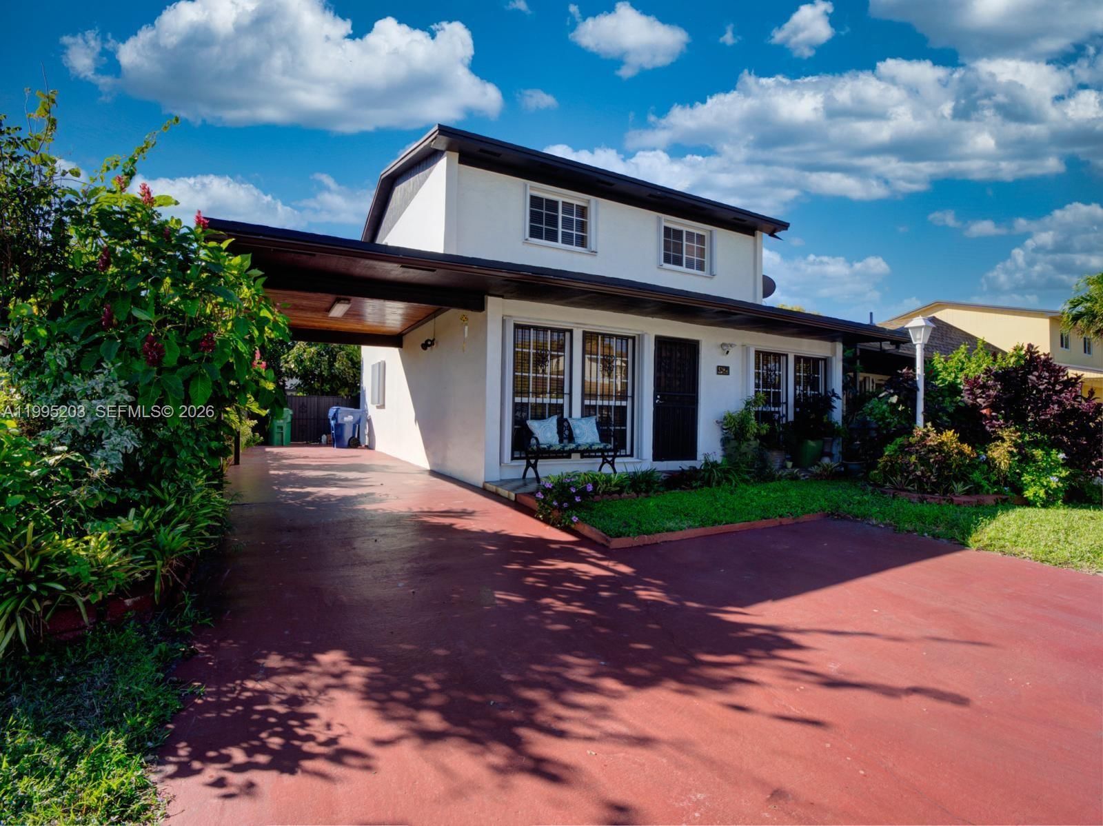 Real estate property located at 5284 193rd Ln, Miami-dade, Lakes Of Acadia Unit 4 Th, Miami Gardens, FL