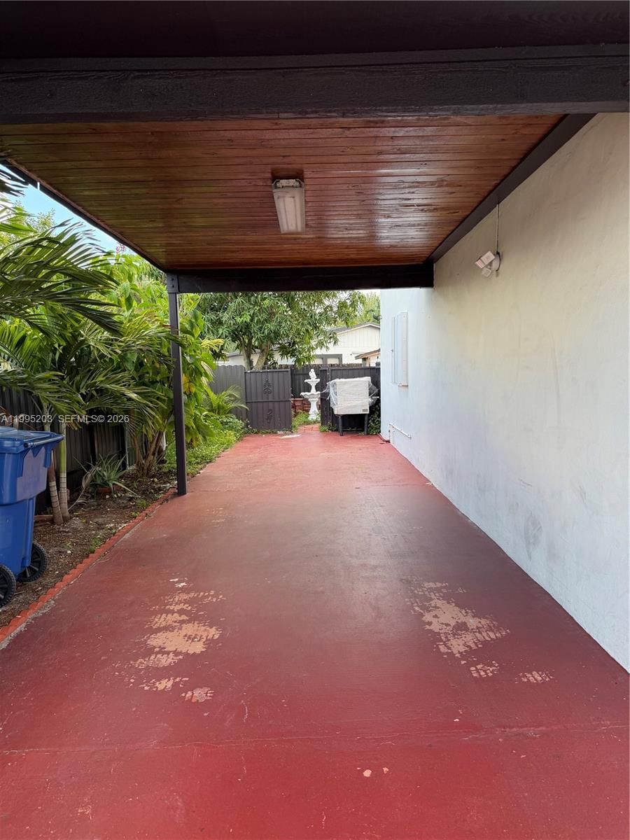 Real estate property located at 5284 193rd Ln, Miami-dade, Lakes Of Acadia Unit 4 Th, Miami Gardens, FL