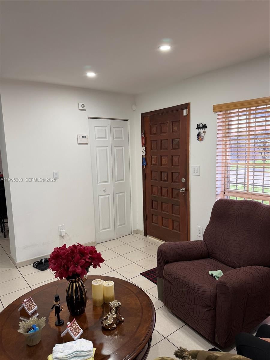 Real estate property located at 5284 193rd Ln, Miami-dade, Lakes Of Acadia Unit 4 Th, Miami Gardens, FL