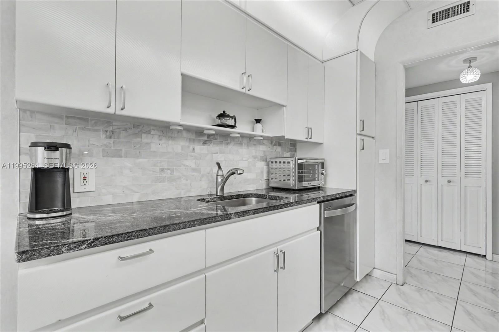 Real estate property located at 4200 Hillcrest Dr #700, Broward, Hillcrest East No 24 Cond, Hollywood, FL