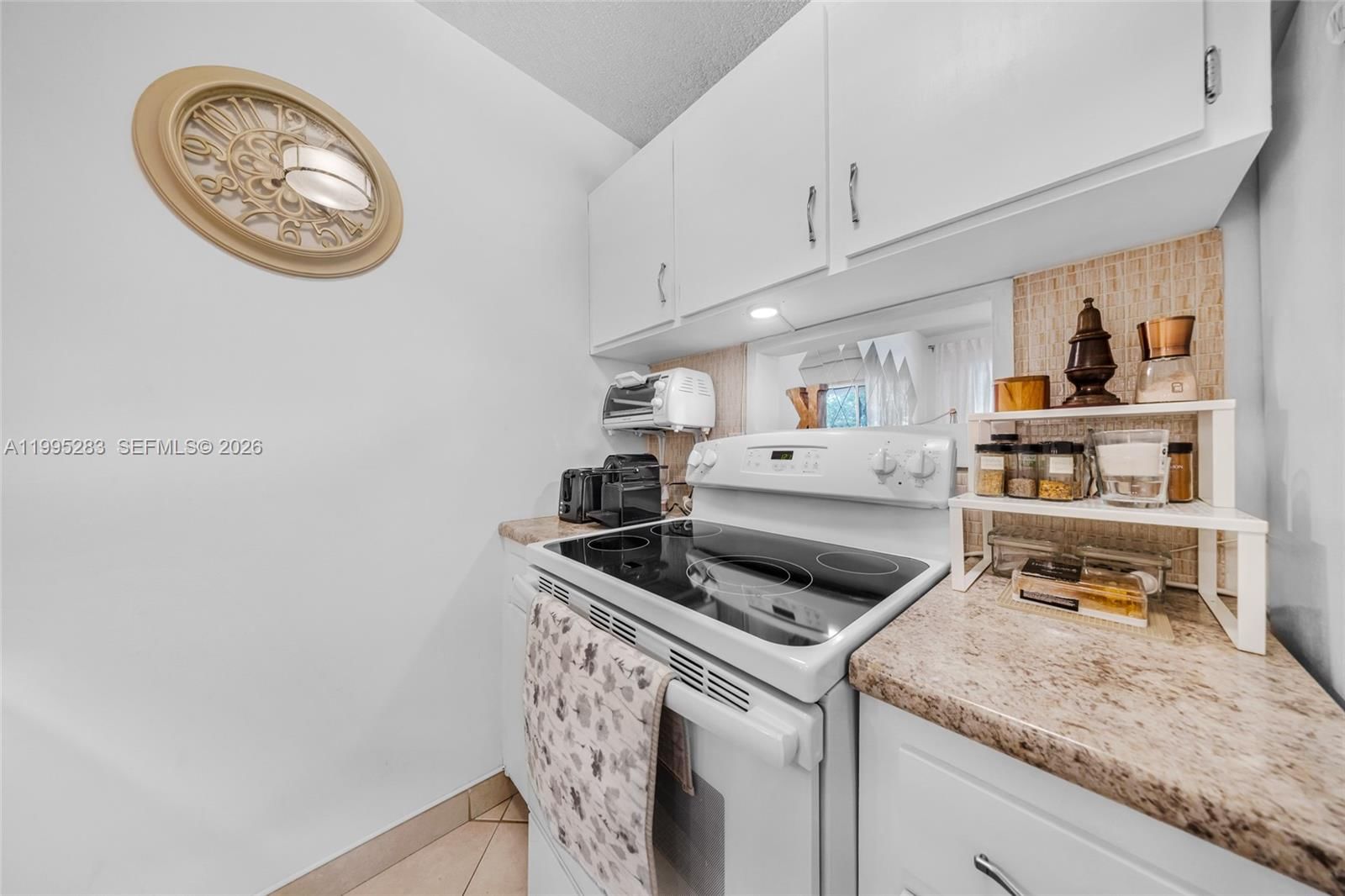 Real estate property located at 1015 11th Ave #15K, Broward, Rolen Lake Gardens Co-op, Hallandale Beach, FL