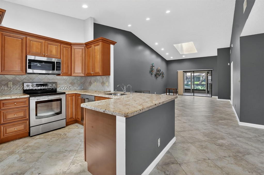 Real estate property located at 6141 Sunny Pointe Cir, Palm Beach, Huntington Pointe, Delray Beach, FL