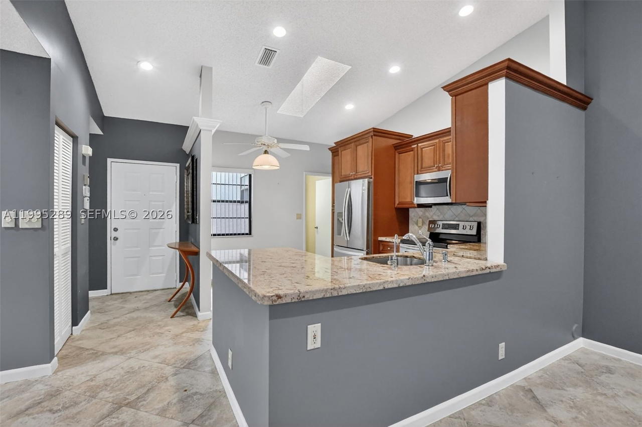 Real estate property located at 6141 Sunny Pointe Cir, Palm Beach, Huntington Pointe, Delray Beach, FL
