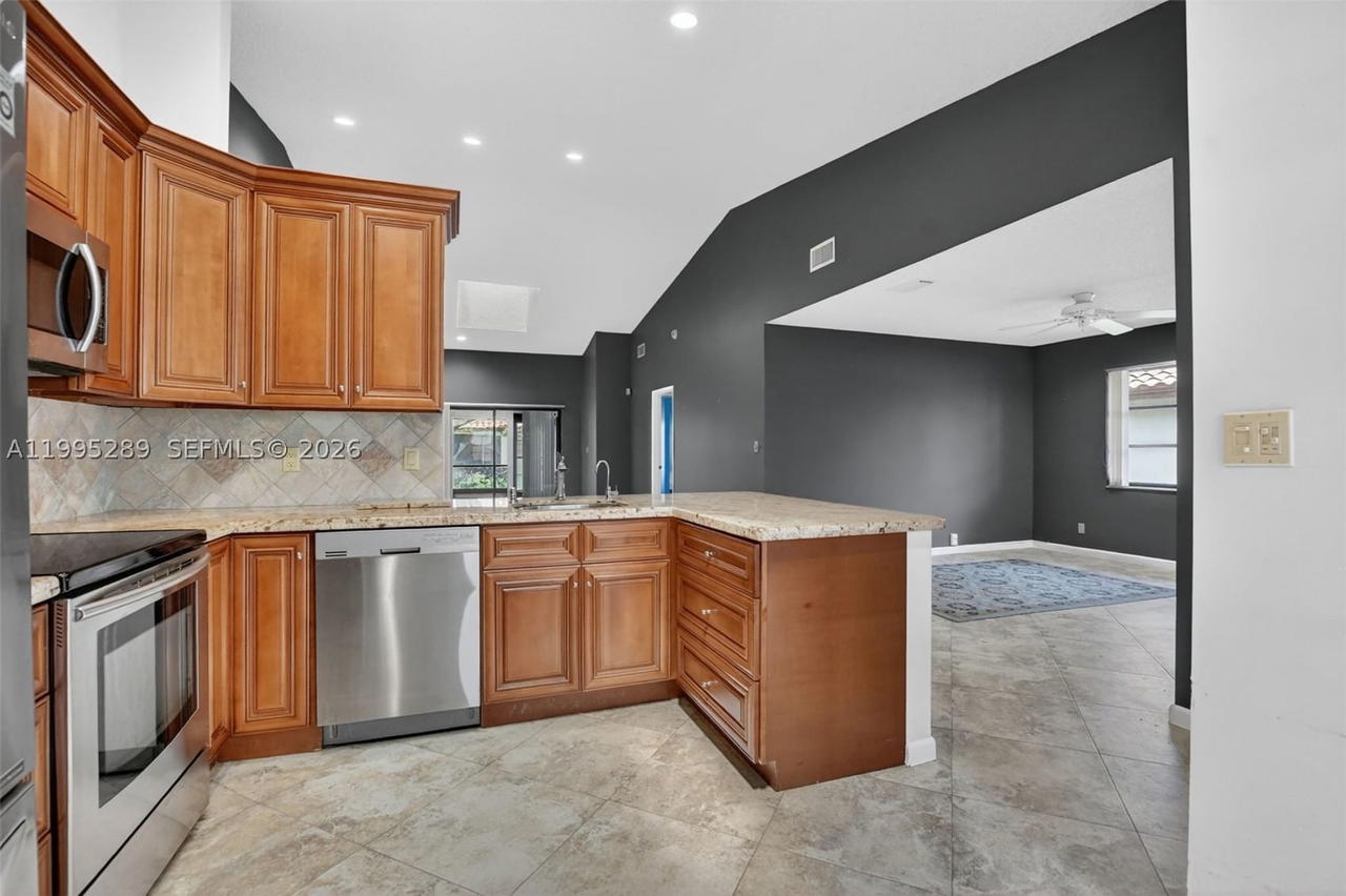 Real estate property located at 6141 Sunny Pointe Cir, Palm Beach, Huntington Pointe, Delray Beach, FL