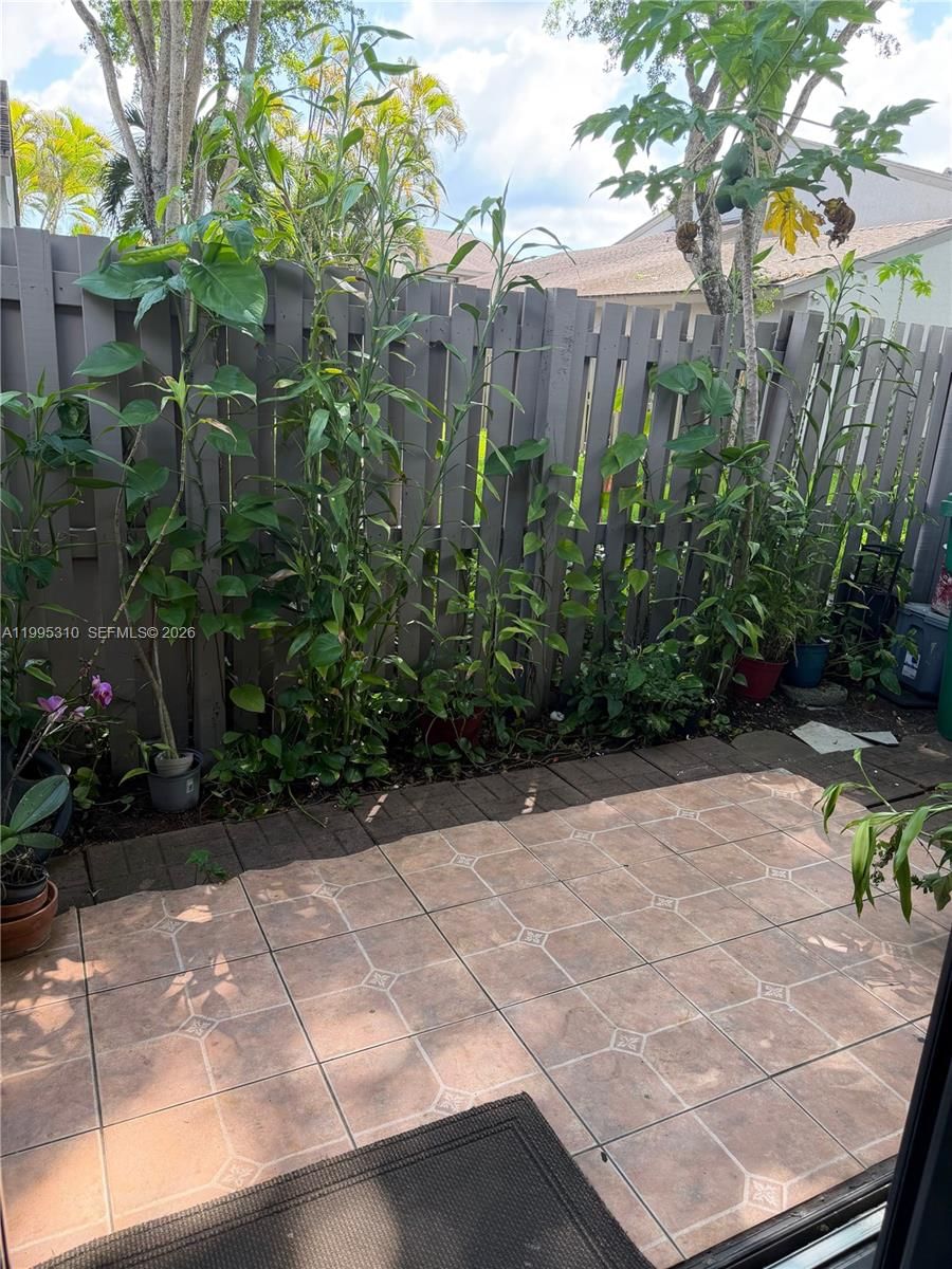 Real estate property located at 10669 113th Pl #84W, Miami-dade, Greenglades Condo 16, Miami, FL