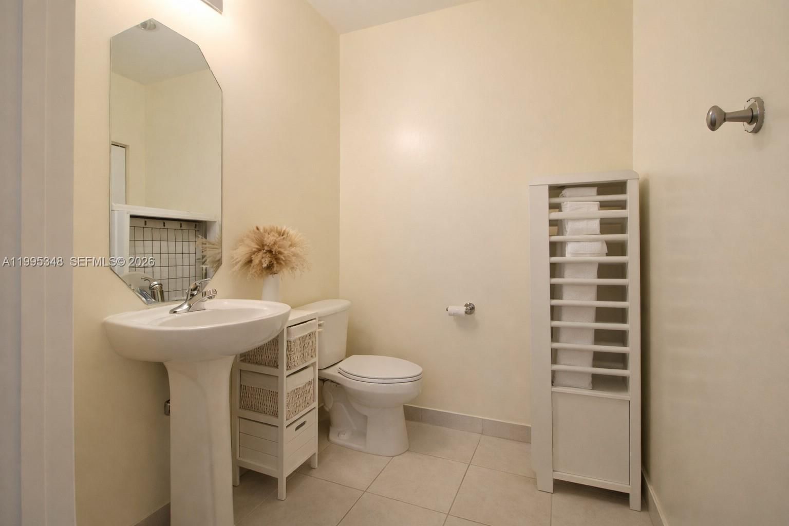 Real estate property located at 140 Dixie Hwy #1019, Broward, Hollywood Station Res Con, Hollywood, FL