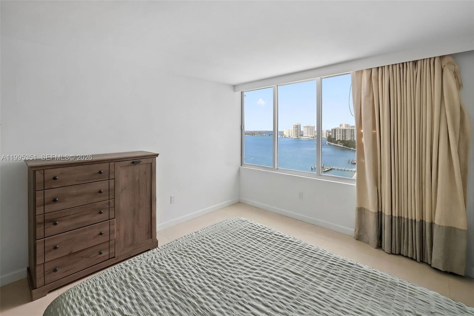 Real estate property located at 1000 West Ave #1423, Miami-dade, Mirador 1000 Condo, Miami Beach, FL