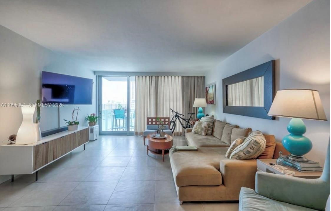 Real estate property located at 1000 West Ave #1423, Miami-dade, Mirador 1000 Condo, Miami Beach, FL