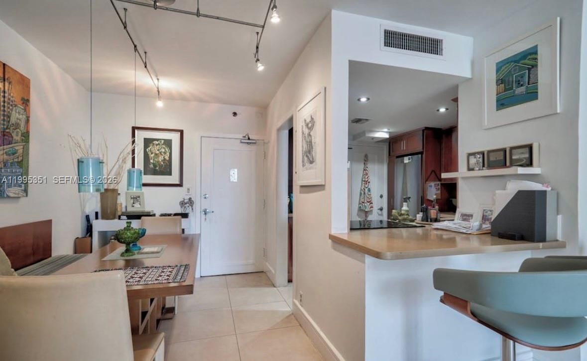 Real estate property located at 1000 West Ave #1423, Miami-dade, Mirador 1000 Condo, Miami Beach, FL