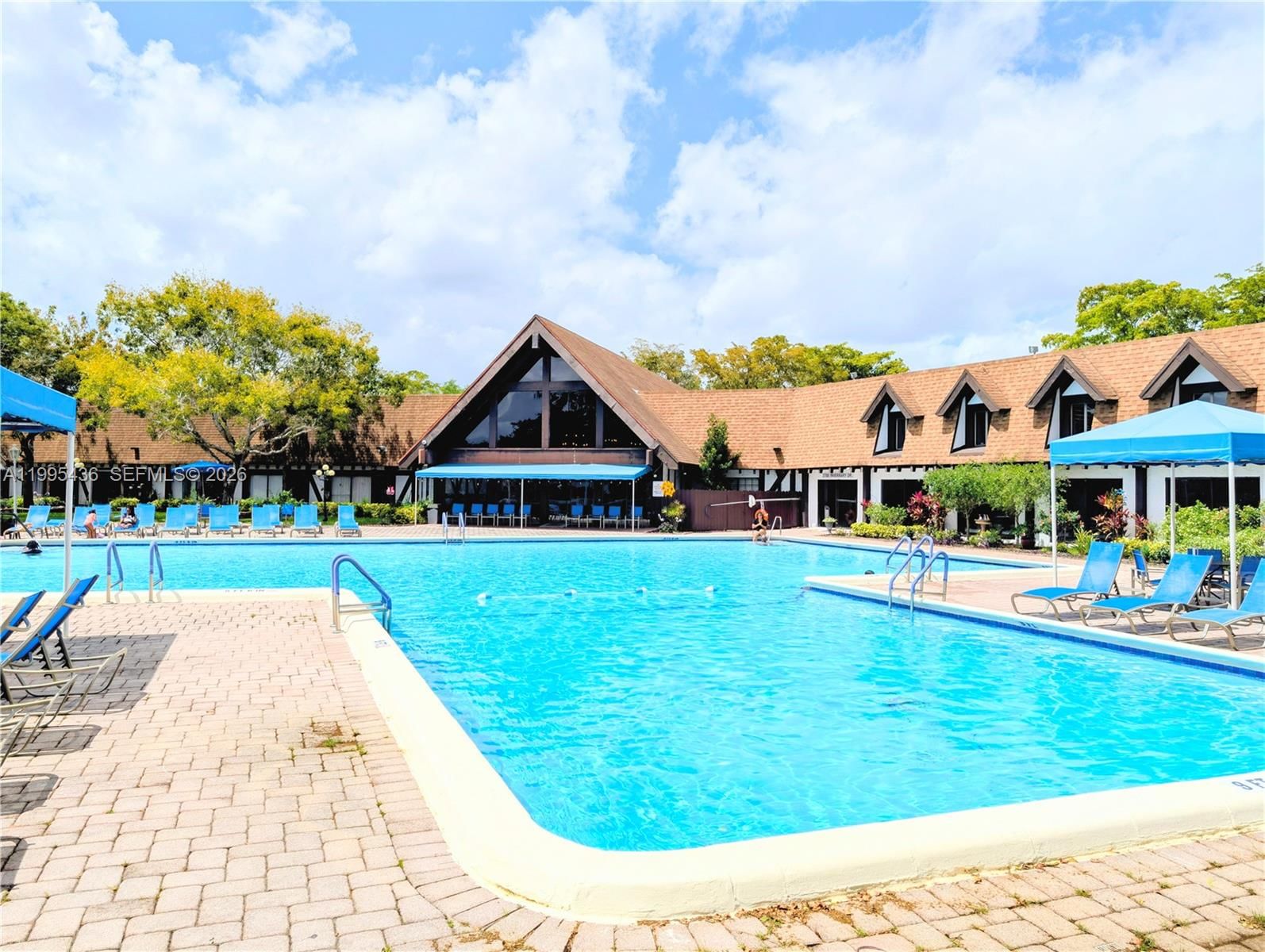 Real estate property located at 3720 Inverrary Dr #1J, Broward, International Village At, Lauderhill, FL