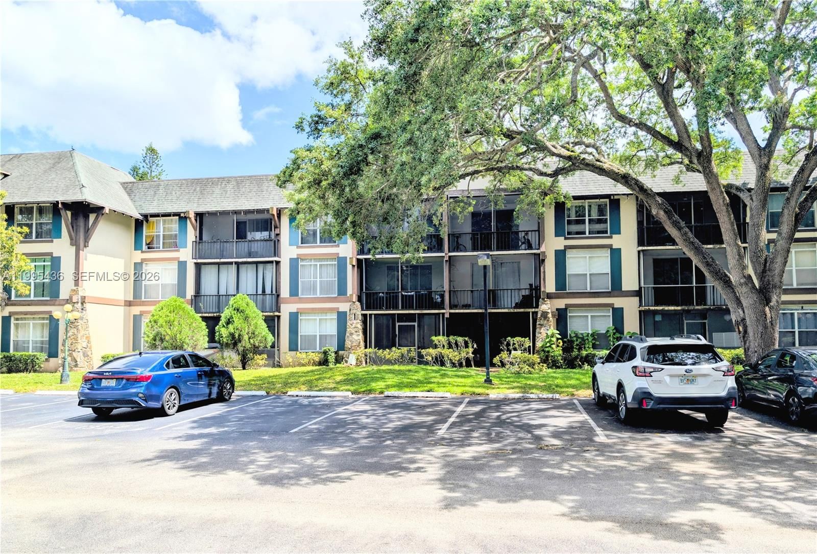 Real estate property located at 3720 Inverrary Dr #1J, Broward, International Village At, Lauderhill, FL