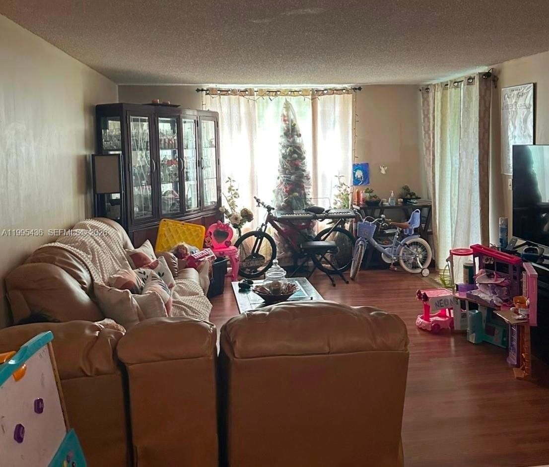 Real estate property located at 3720 Inverrary Dr #1J, Broward, International Village At, Lauderhill, FL