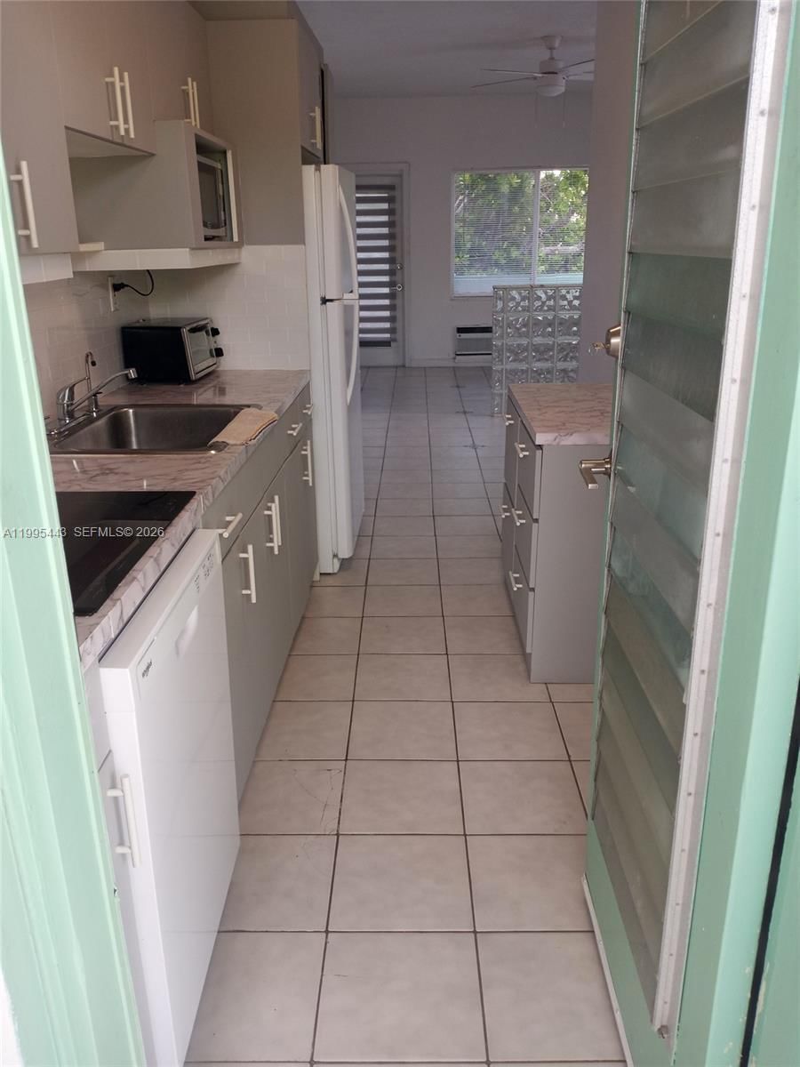 Real estate property located at 6490 Collins Ave #18, Miami-dade, Broadwater Beach Arms I C, Miami Beach, FL