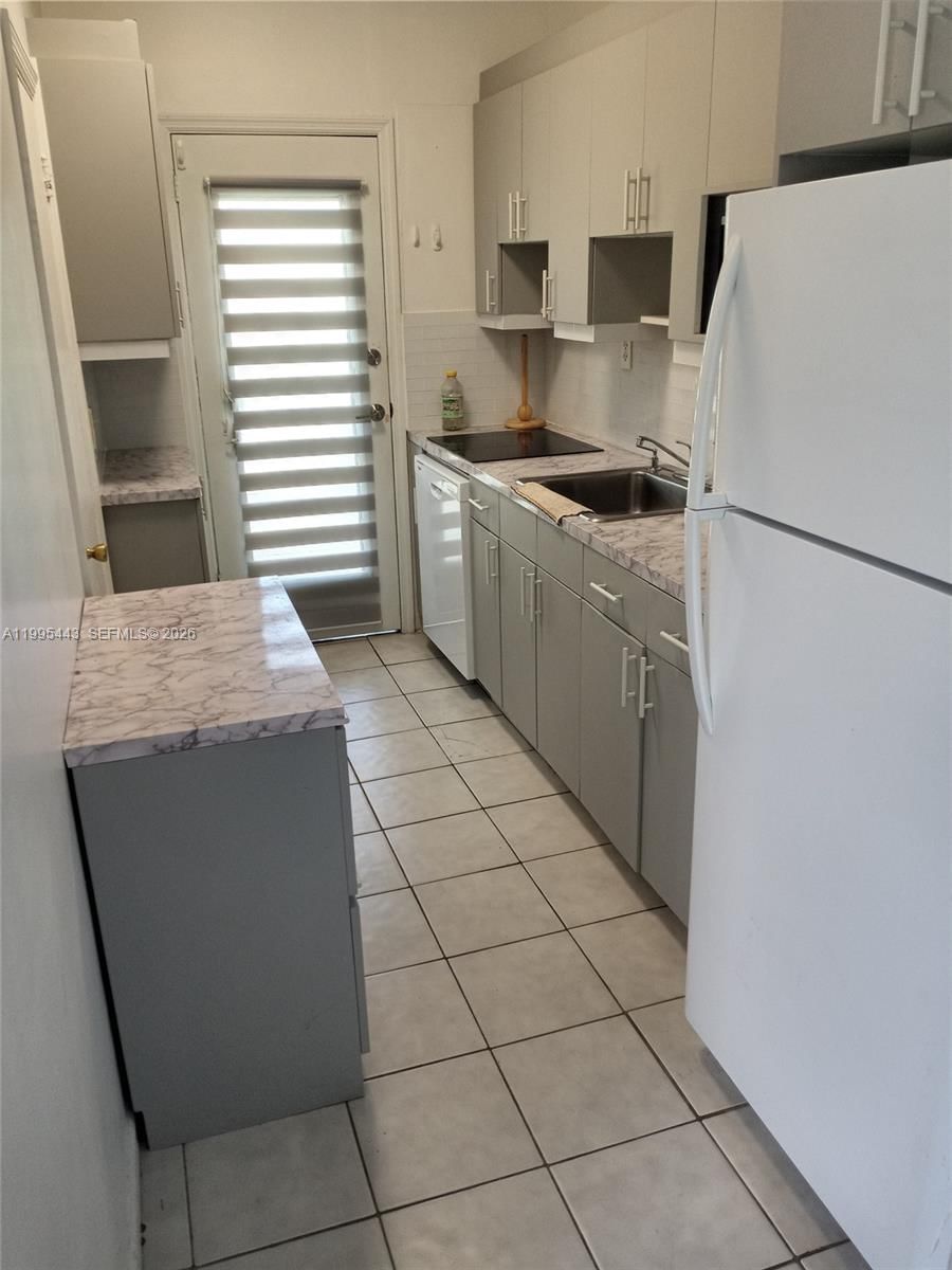 Real estate property located at 6490 Collins Ave #18, Miami-dade, Broadwater Beach Arms I C, Miami Beach, FL