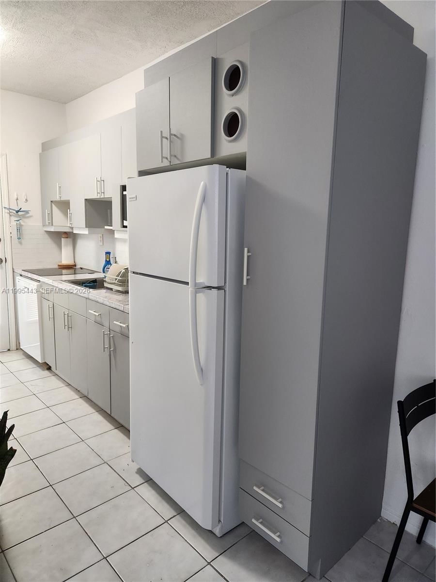 Real estate property located at 6490 Collins Ave #18, Miami-dade, Broadwater Beach Arms I C, Miami Beach, FL