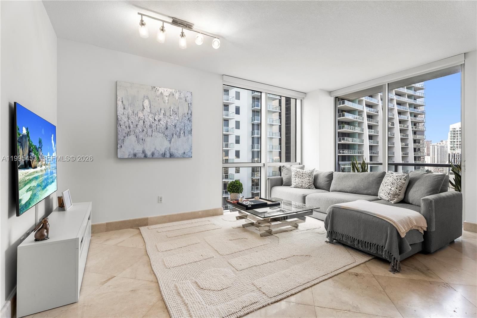 Real estate property located at 1060 Brickell Ave #2117, Miami-dade, 1060 Brickell Condo, Miami, FL