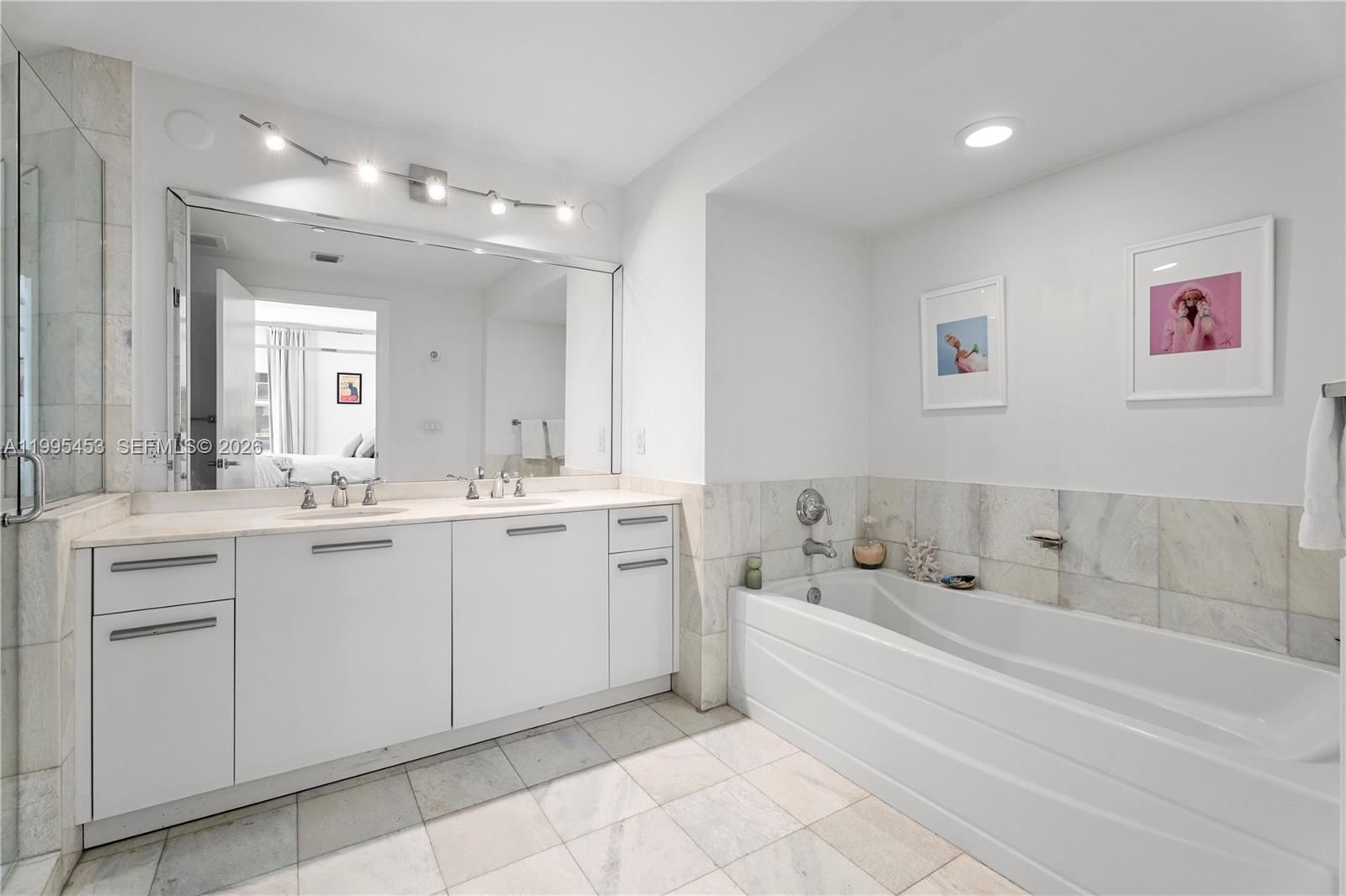 Real estate property located at 1060 Brickell Ave #2117, Miami-dade, 1060 Brickell Condo, Miami, FL