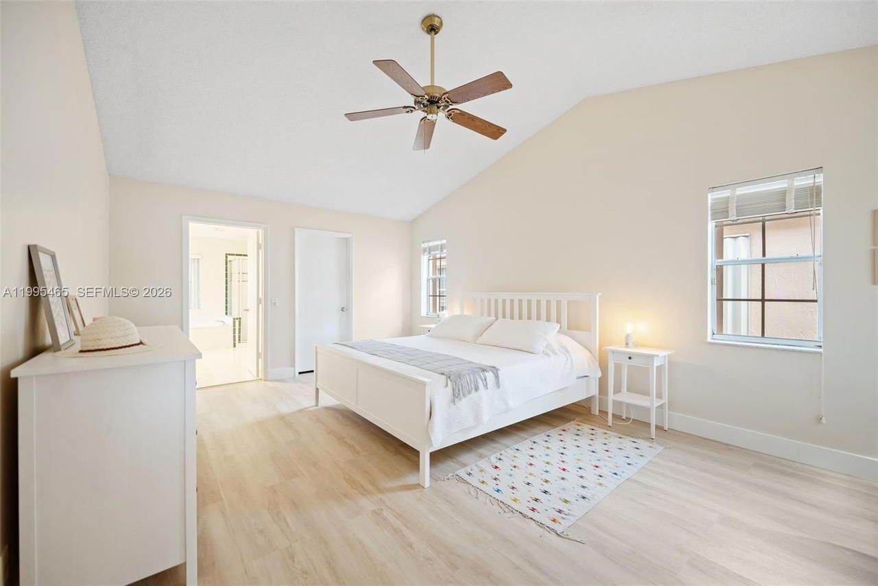 Real estate property located at 380 Cameron Dr, Broward, Sector 4, Weston, FL