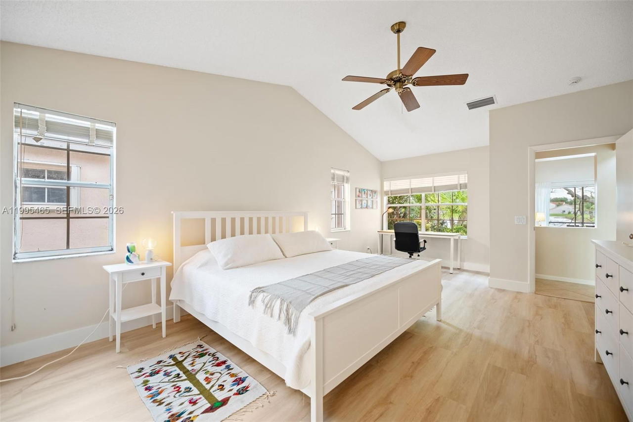 Real estate property located at 380 Cameron Dr, Broward, Sector 4, Weston, FL