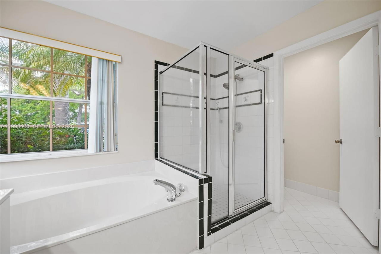 Real estate property located at 380 Cameron Dr, Broward, Sector 4, Weston, FL