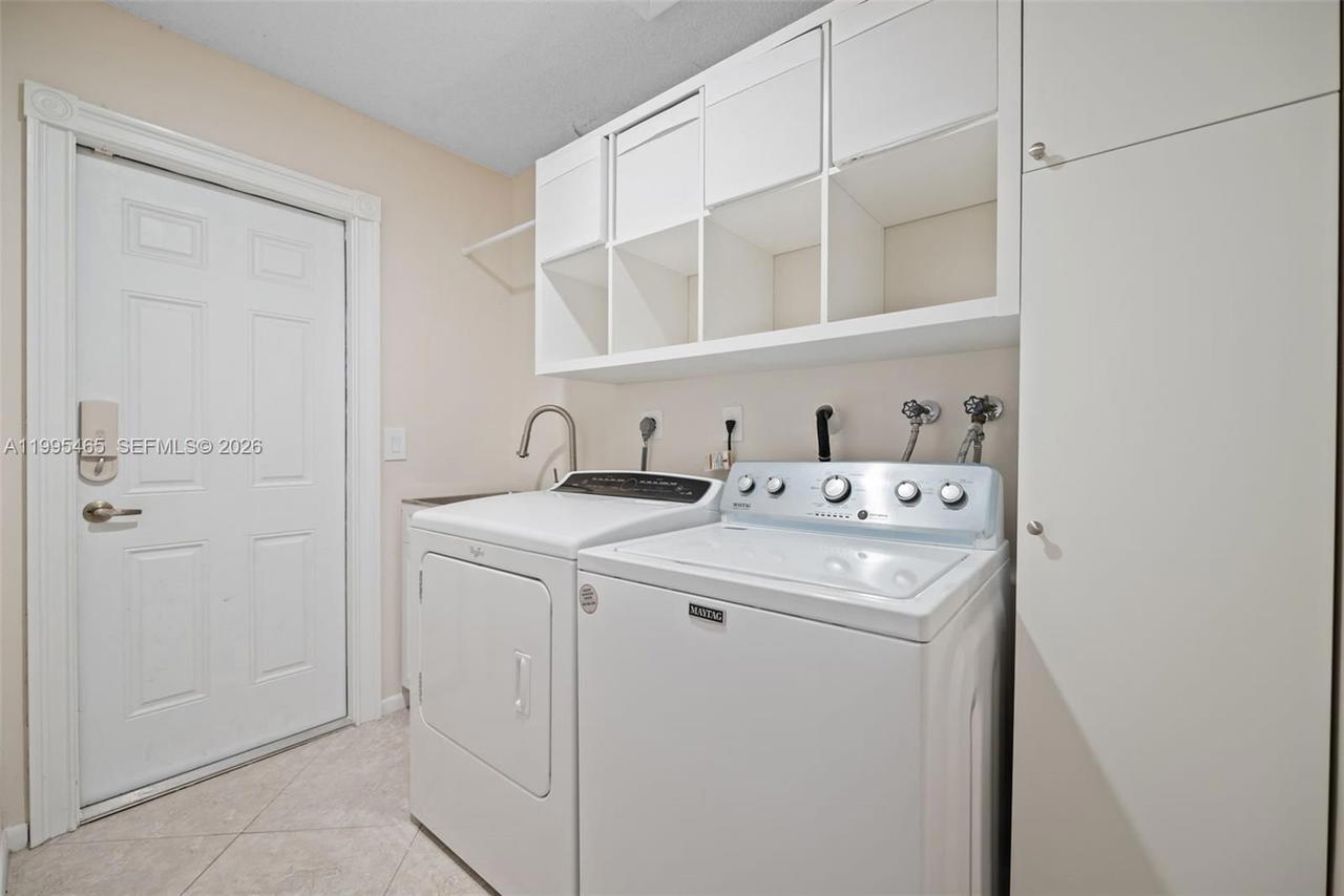 Real estate property located at 380 Cameron Dr, Broward, Sector 4, Weston, FL