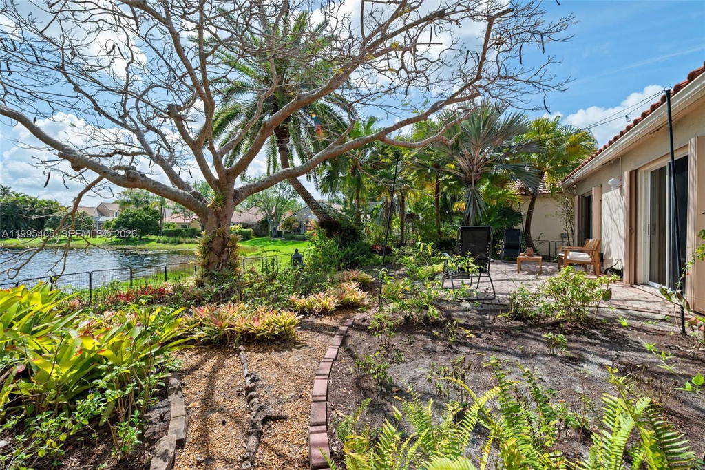 Real estate property located at 380 Cameron Dr, Broward, Sector 4, Weston, FL