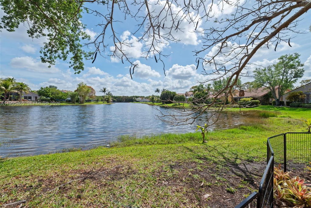 Real estate property located at 380 Cameron Dr, Broward, Sector 4, Weston, FL