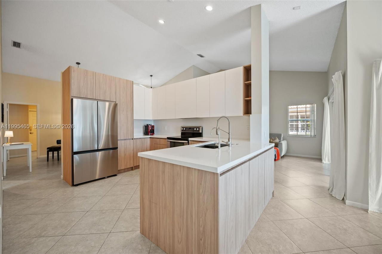 Real estate property located at 380 Cameron Dr, Broward, Sector 4, Weston, FL