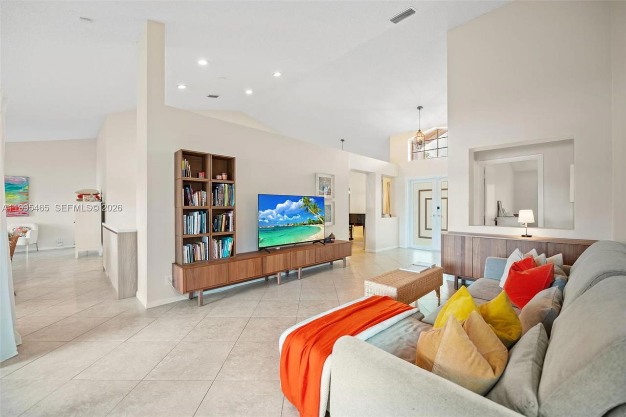 Real estate property located at 380 Cameron Dr, Broward, Sector 4, Weston, FL