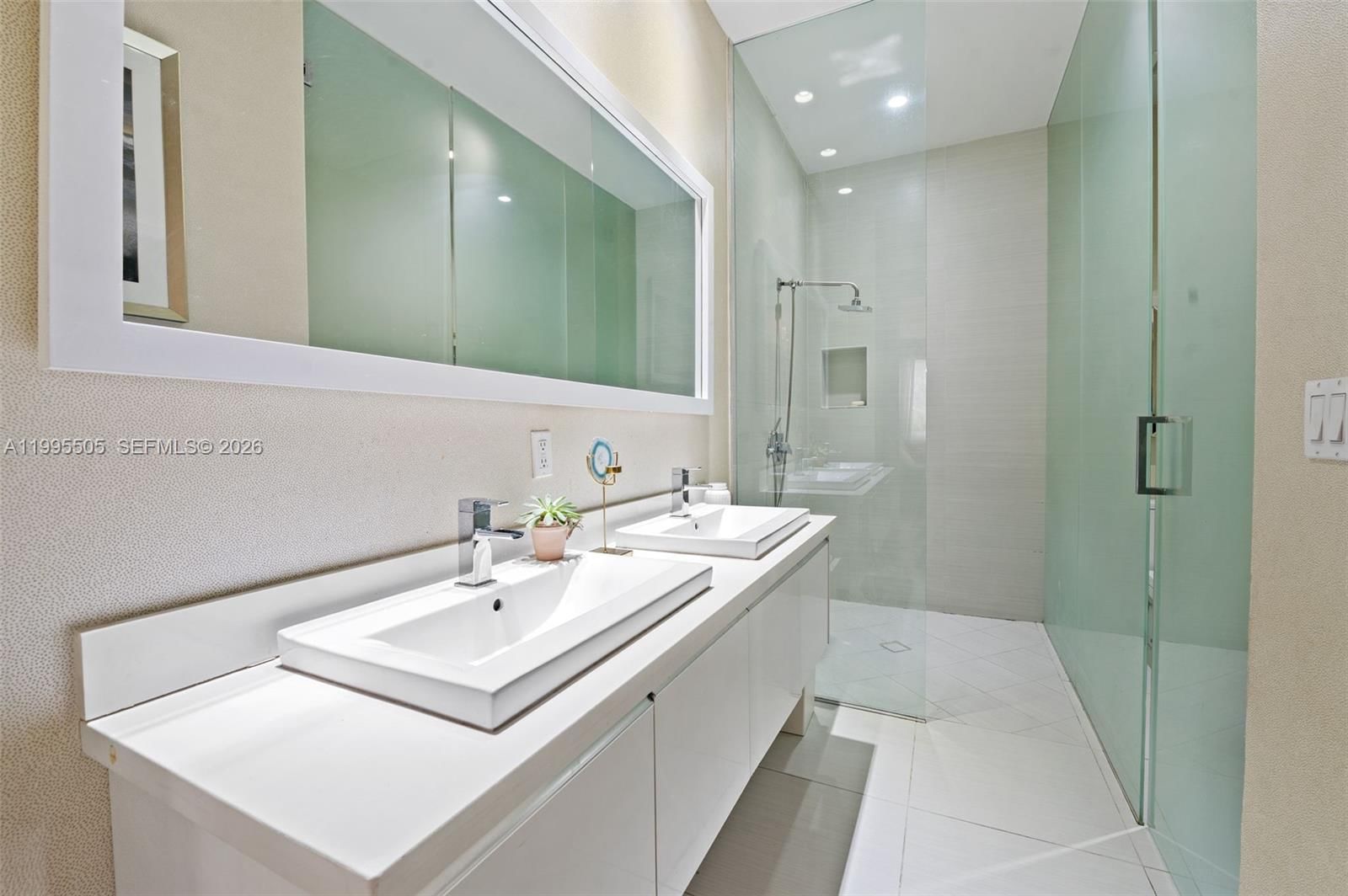 Real estate property located at 10305 63rd Ter #105, Miami-dade, Landmark At Doral Condo, Doral, FL