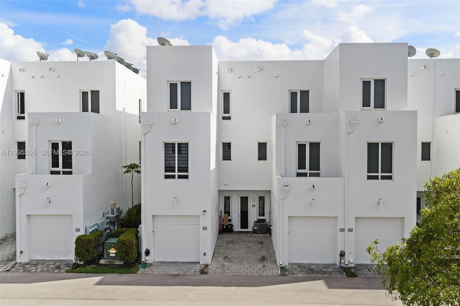 Real estate property located at 10305 63rd Ter #105, Miami-dade, Landmark At Doral Condo, Doral, FL