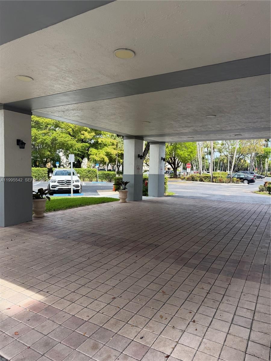 Real estate property located at 9725 52nd St #111, Miami-dade, Doral House Condo No 3, Doral, FL
