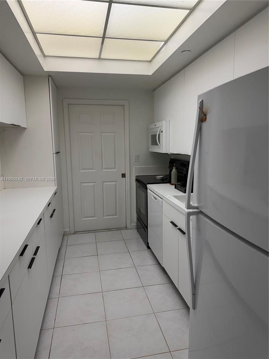 Real estate property located at 9725 52nd St #111, Miami-dade, Doral House Condo No 3, Doral, FL